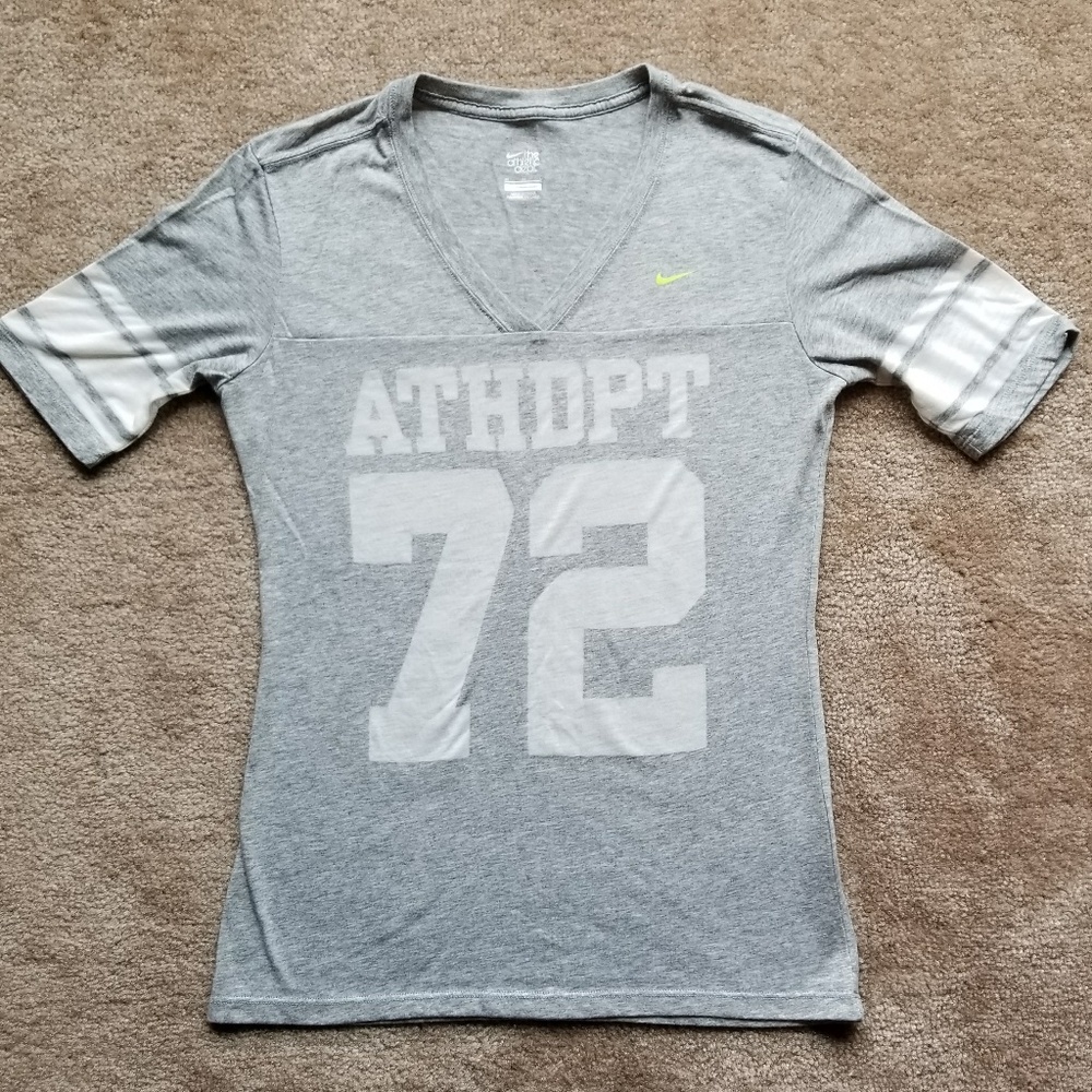 Like New women's Nike graphic gray logo tee